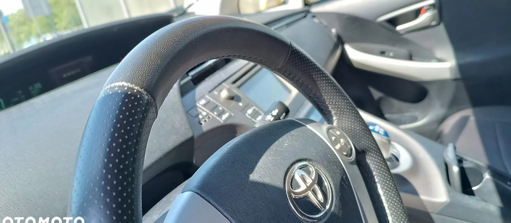 Toyota Prius cena 34990 przebieg: 434000, rok produkcji 2014 z Warszawa małe 137